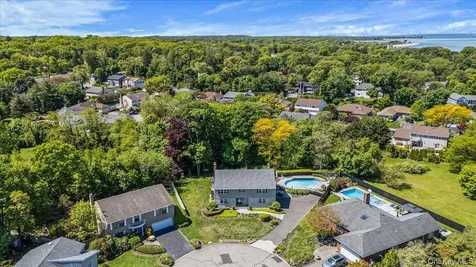 4 High Court Bayville NY 11709