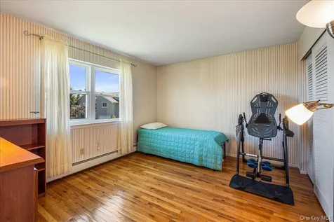 4 High Court Bayville NY 11709