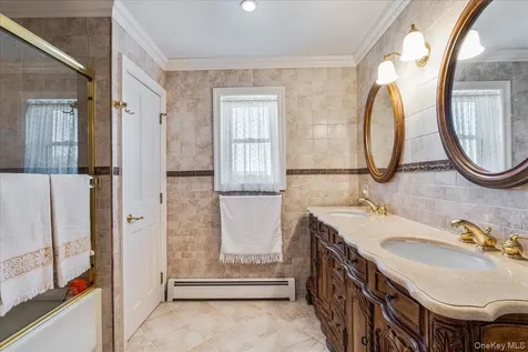 4 High Court Bayville NY 11709