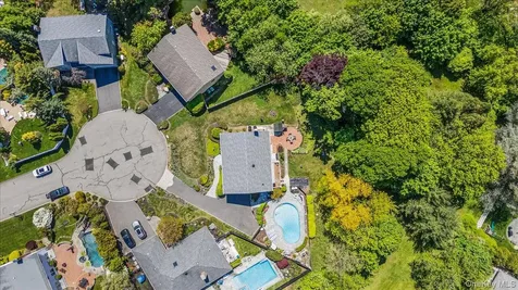 4 High Court Bayville NY 11709