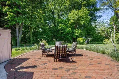 4 High Court Bayville NY 11709