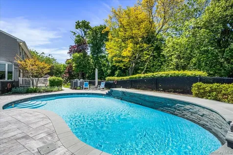 4 High Court Bayville NY 11709