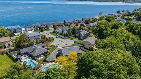 4 High Court Bayville NY 11709