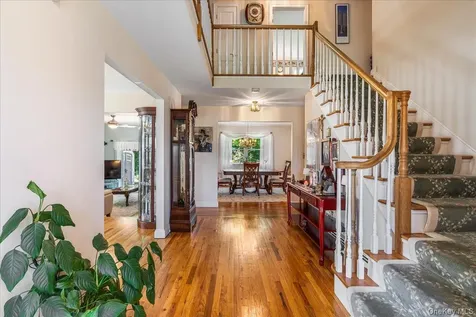 4 High Court Bayville NY 11709