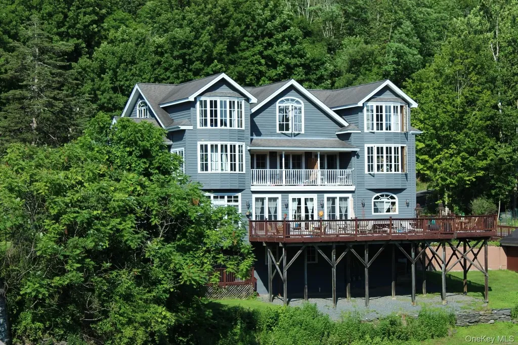 4223 Ny State Route 97 Barryville NY 12719