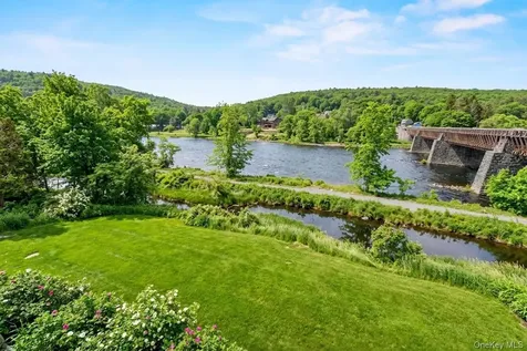 4223 Ny State Route 97 Barryville NY 12719