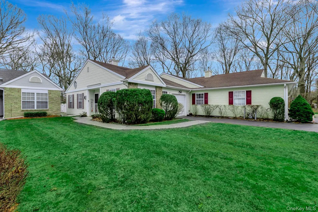 7 Possum Path Coram NY 11727