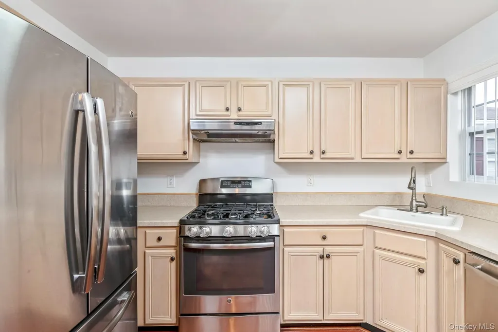 7 Possum Path Coram NY 11727