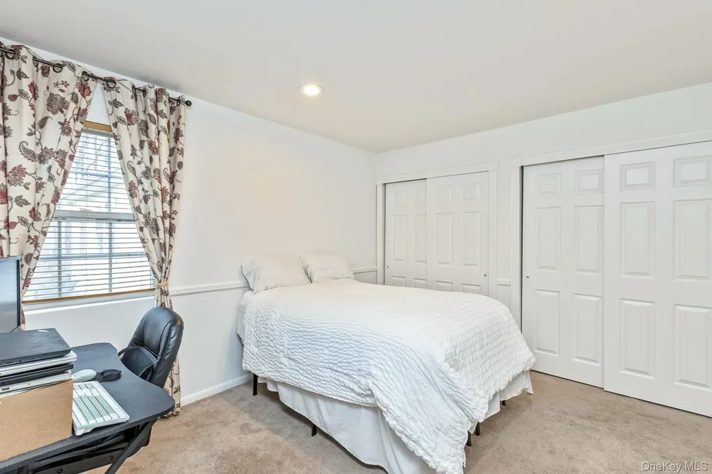 7 Possum Path Coram NY 11727