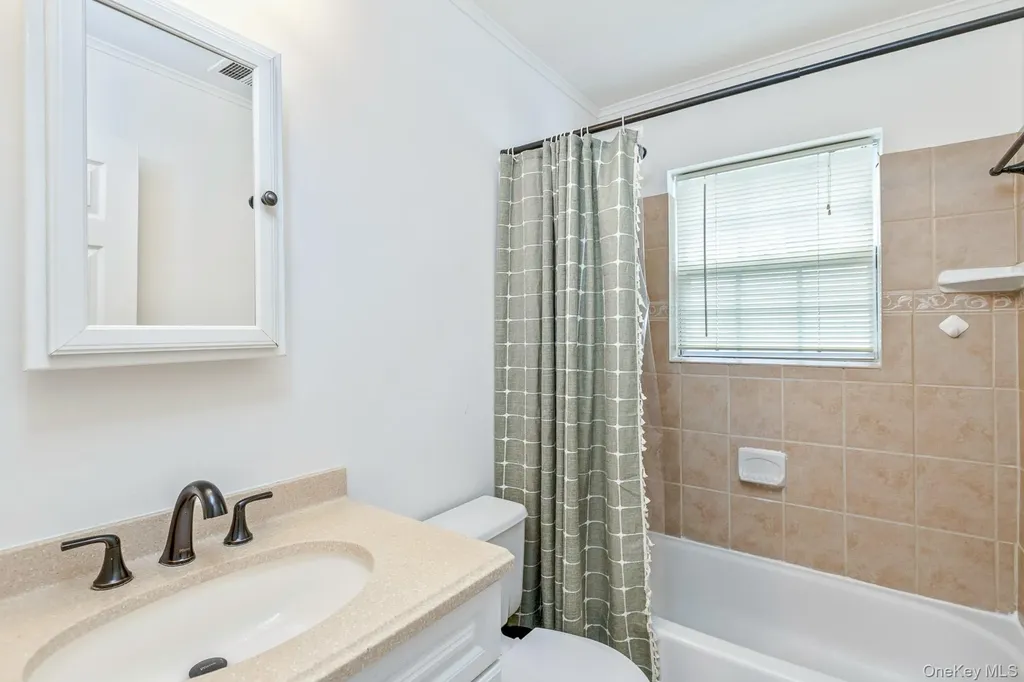 7 Possum Path Coram NY 11727