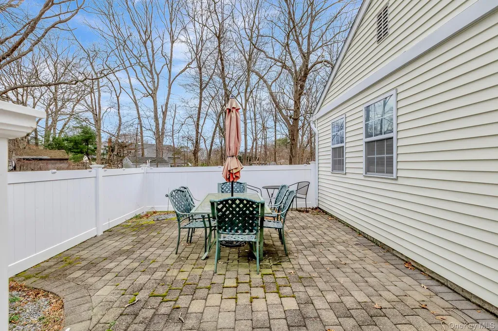 7 Possum Path Coram NY 11727