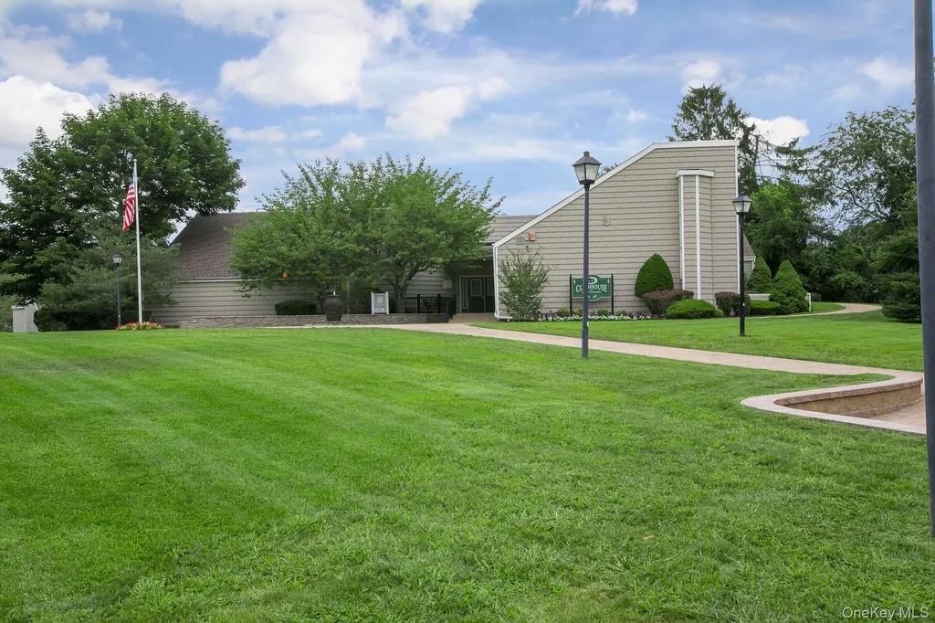 7 Possum Path Coram NY 11727