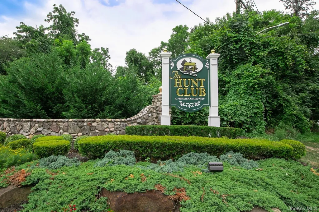 7 Possum Path Coram NY 11727