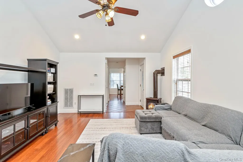 7 Possum Path Coram NY 11727