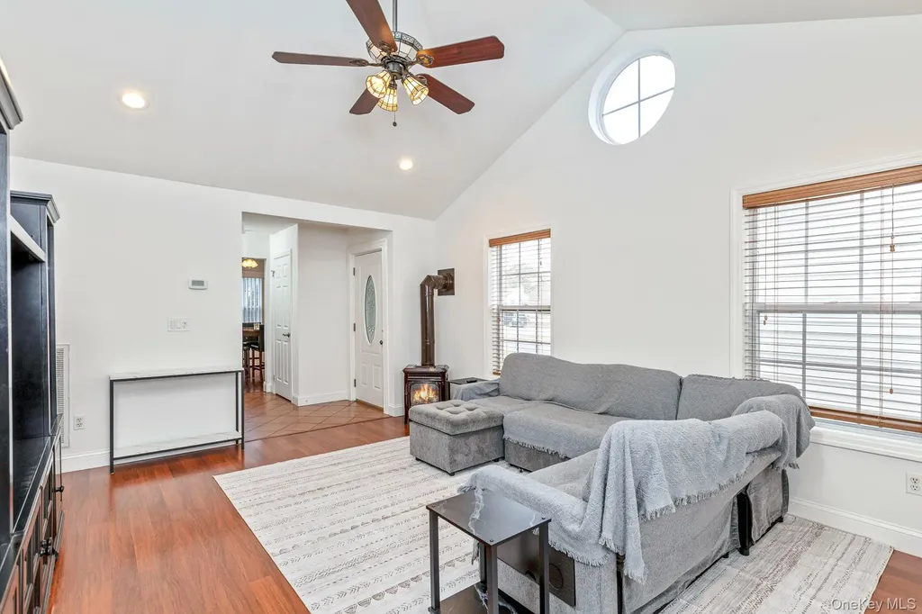 7 Possum Path Coram NY 11727