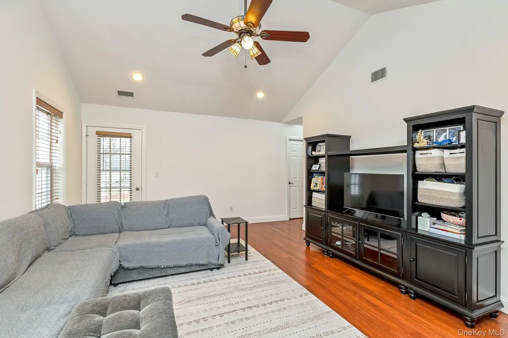 7 Possum Path Coram NY 11727
