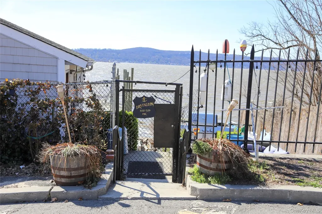 33 Mountain Road Irvington NY 10533