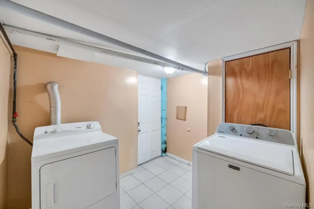 24 Pleasant Avenue Roosevelt NY 11575