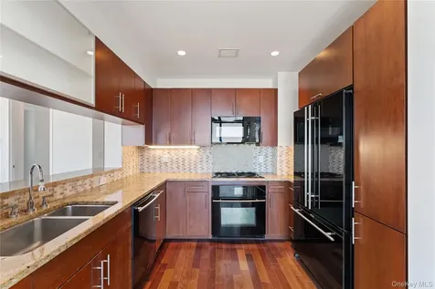 175 Huguenot Street New Rochelle NY 10801