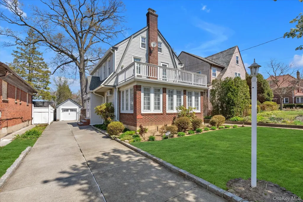 166-15 33rd Avenue Flushing NY 11358