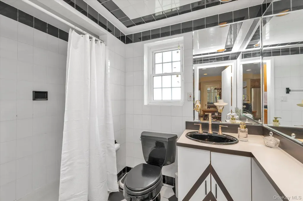 166-15 33rd Avenue Flushing NY 11358