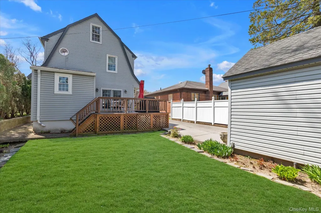 166-15 33rd Avenue Flushing NY 11358