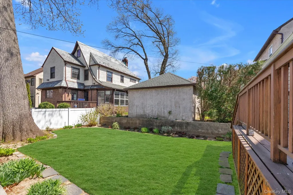 166-15 33rd Avenue Flushing NY 11358