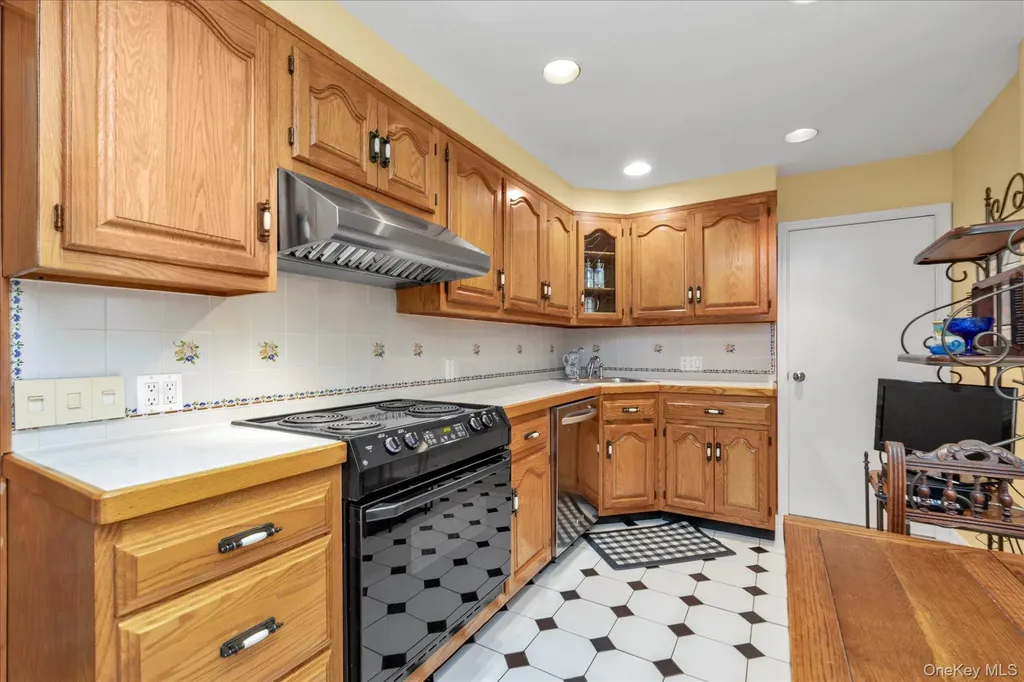166-15 33rd Avenue Flushing NY 11358