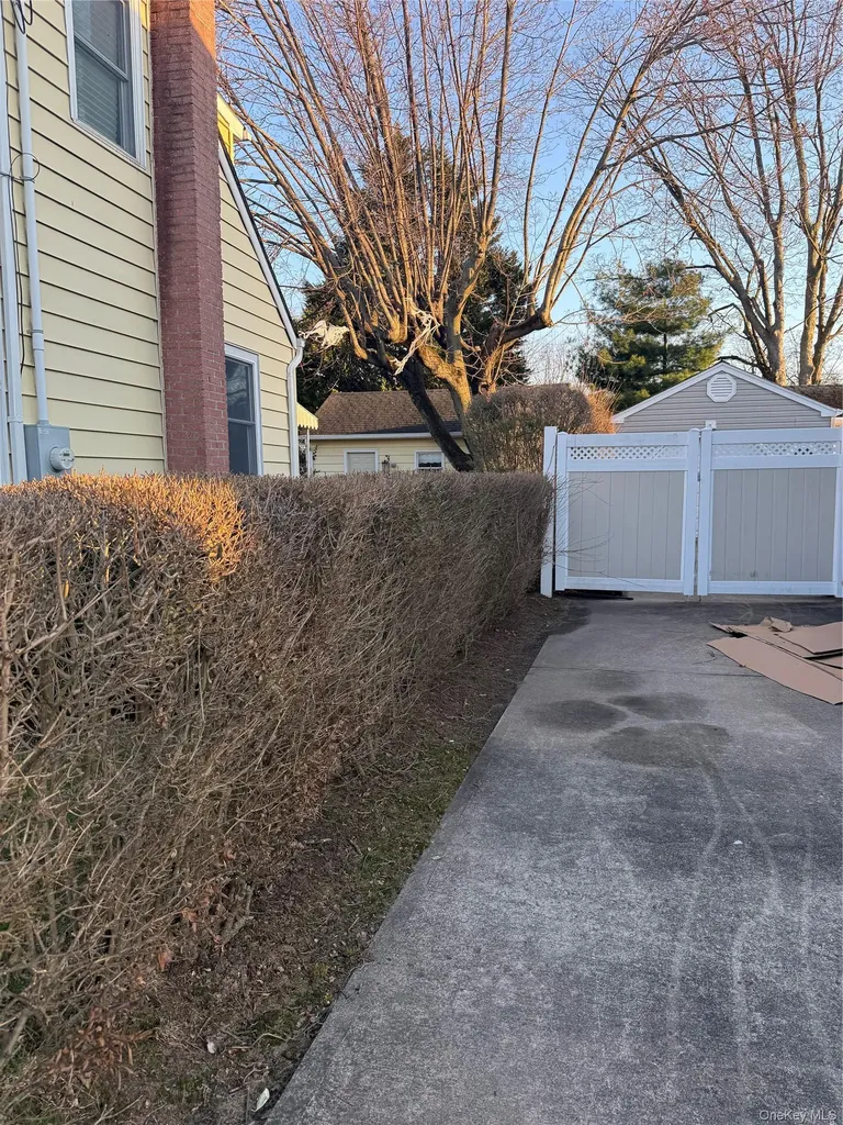 Massapequa NY 11758