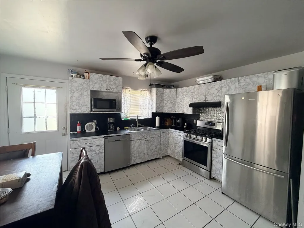 506 48th Street Lindenhurst NY 11757