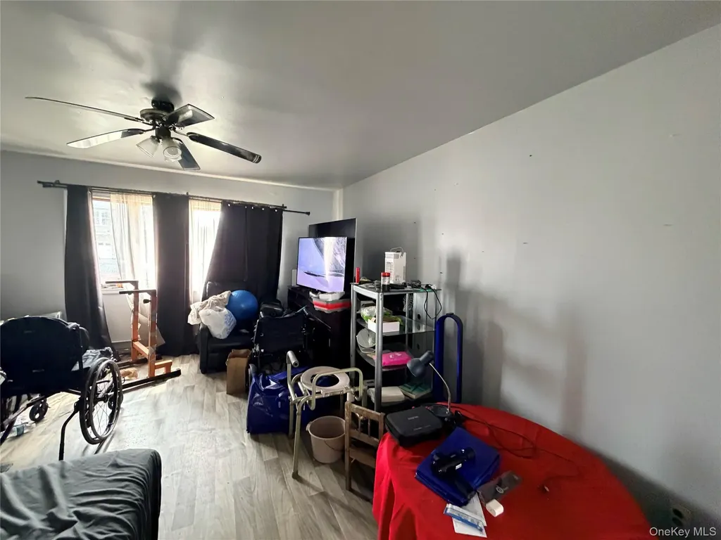 506 48th Street Lindenhurst NY 11757