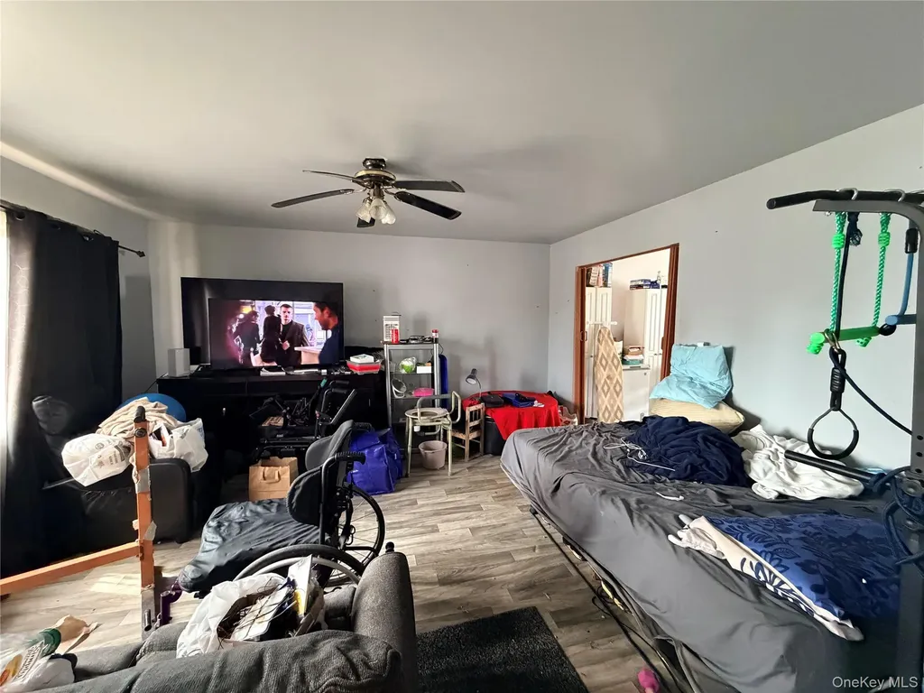 506 48th Street Lindenhurst NY 11757