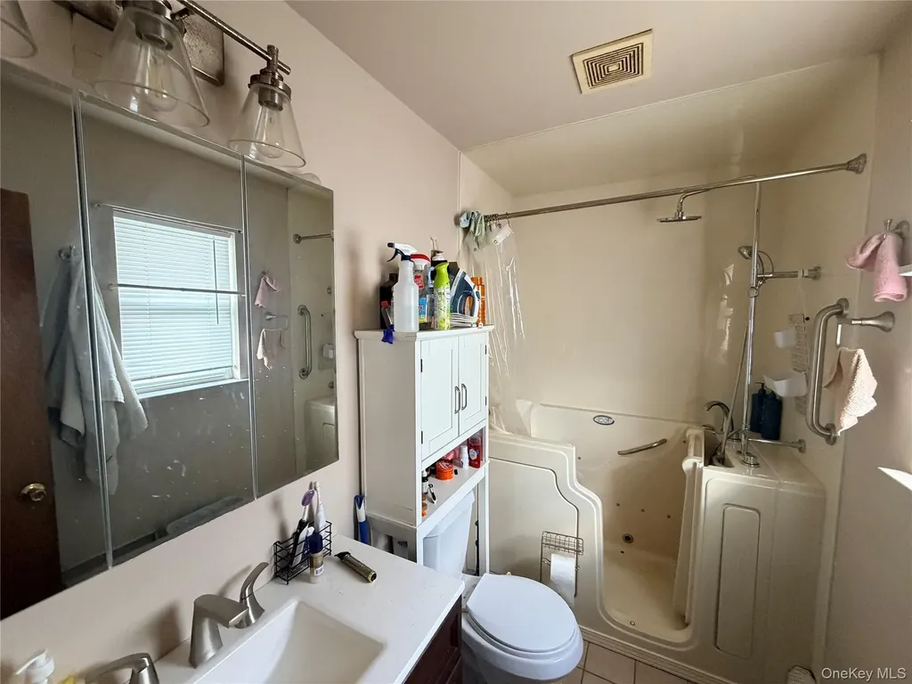 506 48th Street Lindenhurst NY 11757
