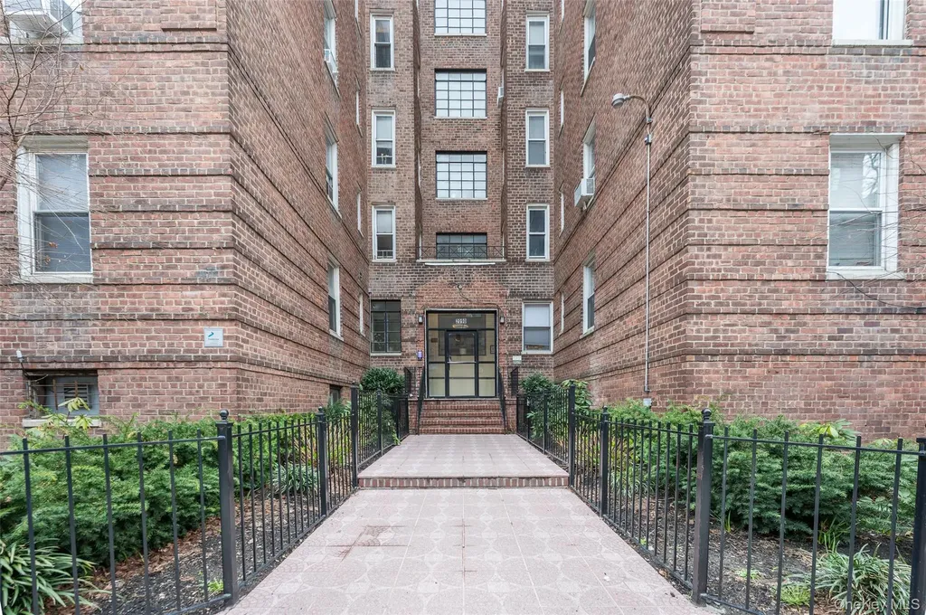 2090 Barnes Avenue Bronx NY 10462