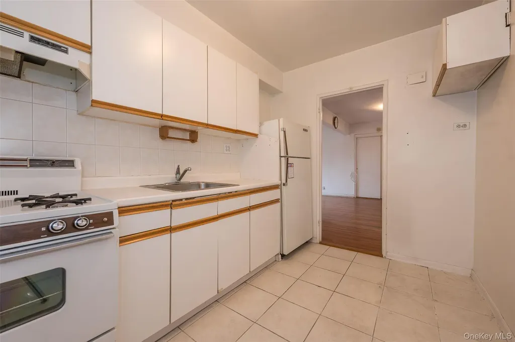 2090 Barnes Avenue Bronx NY 10462