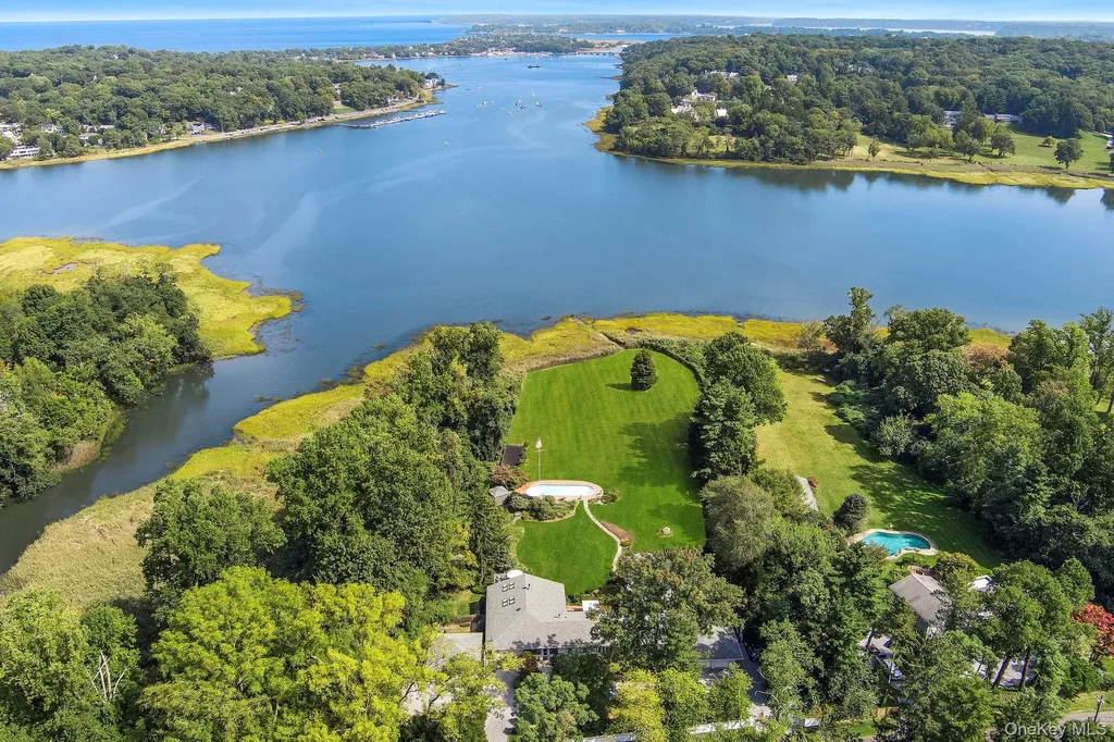 61 Factory Pond Road Locust Valley NY 11560