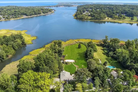 61 Factory Pond Road Locust Valley NY 11560