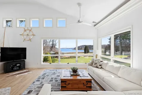 61 Factory Pond Road Locust Valley NY 11560