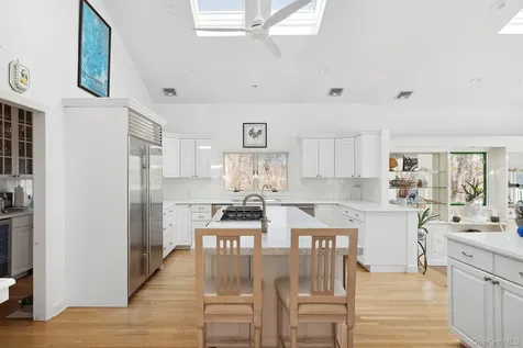 61 Factory Pond Road Locust Valley NY 11560
