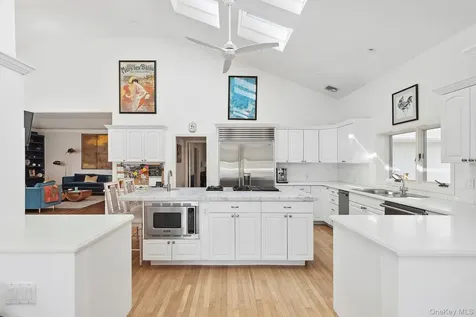 61 Factory Pond Road Locust Valley NY 11560