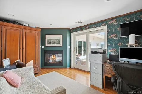 61 Factory Pond Road Locust Valley NY 11560