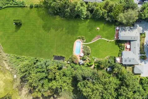 61 Factory Pond Road Locust Valley NY 11560