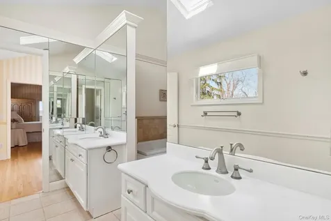 61 Factory Pond Road Locust Valley NY 11560