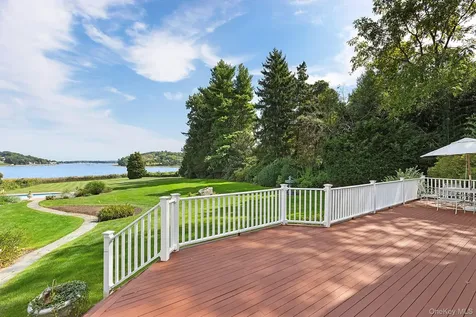 61 Factory Pond Road Locust Valley NY 11560