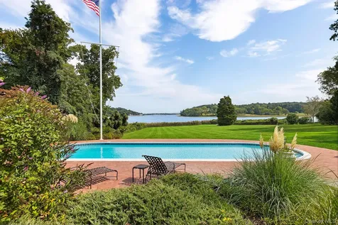 61 Factory Pond Road Locust Valley NY 11560