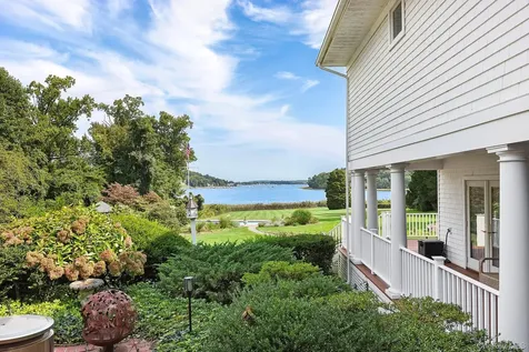 61 Factory Pond Road Locust Valley NY 11560