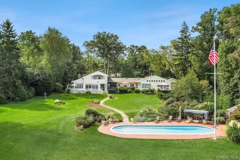 61 Factory Pond Road Locust Valley NY 11560