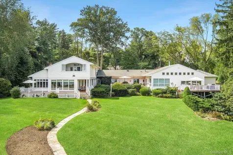 61 Factory Pond Road Locust Valley NY 11560