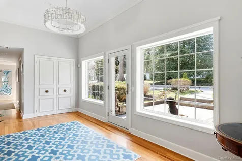 61 Factory Pond Road Locust Valley NY 11560