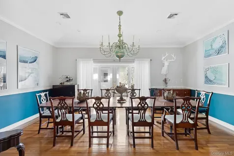 61 Factory Pond Road Locust Valley NY 11560